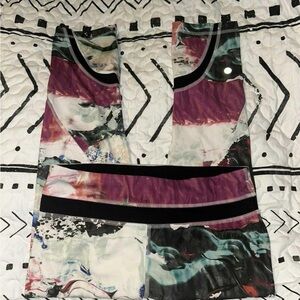 Lululemon size 6 crops